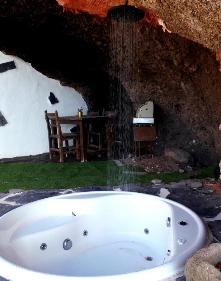 サンタクルスデテネリフェ Casa Rural Alessia With Jacuzzi ,Garden & Swimming Poolヴィラ エクステリア 写真